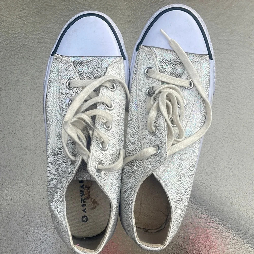 Airwalk pebbled iridescent shoes size 8